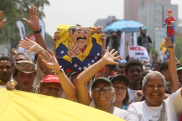 Chavistas se trasladan a Caracas para acompañar la inscripción de la candidatura de Maduro