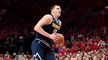 Jokic se luce y Nuggets igualan serie con Blazers