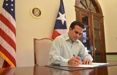 Puerto Rico pone en marcha ley para enfrentar deuda