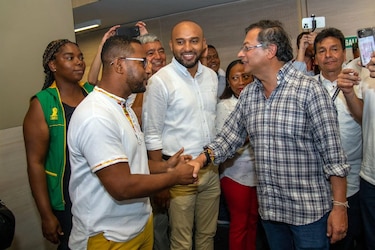 Petro apunta al narcotráfico como el motor de violencia en el Pacífico colombiano