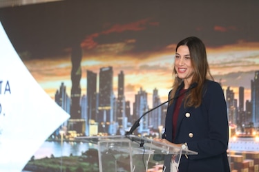 Café con La Prensa: Innovación y conectividad aérea marcan el debate sobre el futuro del turismo