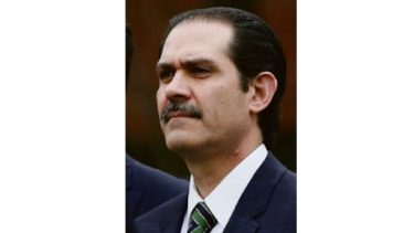 Exgobernador se entrega a la justicia