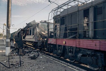 Polonia despliega sus aviones de combate mientras Rusia lanza otra ola de ataques contra Ucrania que ha dejado al menos 5 muertos y a miles sin electricidad