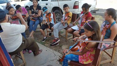 Solicitan al Gobierno enseñanza obligatoria del folclor en las escuelas
