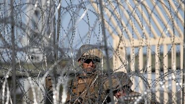 Estados Unidos refuerza frontera con Tijuana ante el avance de la caravana de migrantes