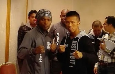Corrales y Uchiyama, cara a cara en el examen médico