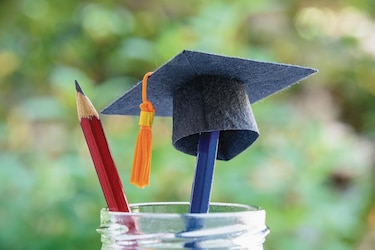 La Fundación Deveaux abre su convocatoria de becas en línea 