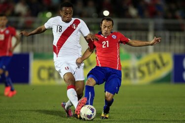 Chile golea 3-0 a Perú y se queda con un disputado 'Clásico del Pacífico'