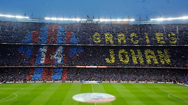 El Camp Nou recuerda a Johan Cruyff