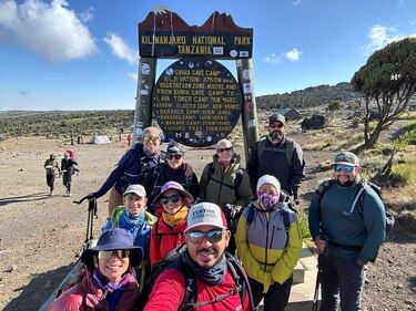 Panameños van rumbo a la cima del Kilimanjaro