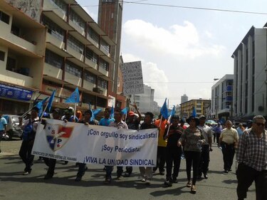 Trabajadores marchan en su día