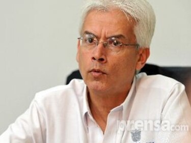 Contemplan suspender licencias por conducir en los hombros