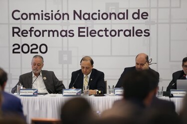 Comienza la primera sesión de la mesa de la Comisión Nacional de Reformas Electorales