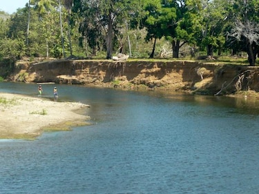 Exigen completa investigación tras contaminación de río La Villa