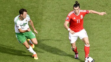 Autogol propiciado por Bale pone a Gales en cuartos
