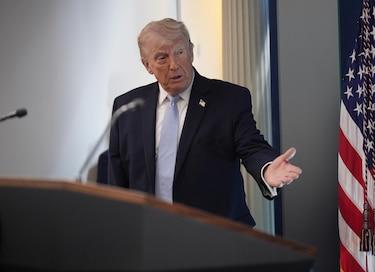 Trump dice que Irán no está cumpliendo lo acordado sobre el tránsito de crudo en Ormuz