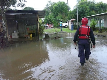Trasladan asistencia humanitaria a familias afectadas en Barú
