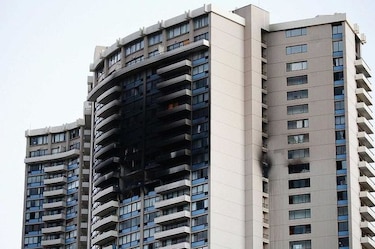 Tres muertos deja un  incendio en edificio en Hawái