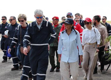 El secretario de Energía de Estados Unidos visita campo petrolero operado por Chevron en Venezuela