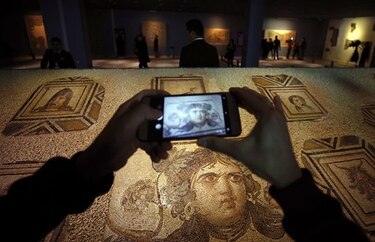 Turquía exhibe 12 mosaicos devueltos por una universidad de Ohio