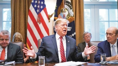 Trump dice no estar contento con acuerdo presupuestal