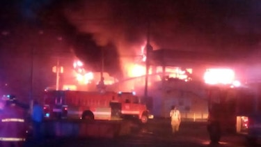 Fuego destruye varios negocios en la ciudad de Aguadulce
