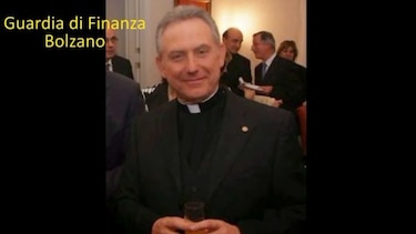 Detienen a sacerdote por estafar 35 millones de dólares en Italia