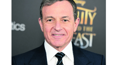 Presidente de Disney extiende contrato