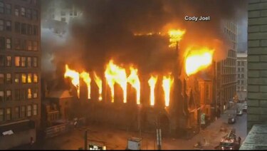 Video: Incendio destruye una catedral ortodoxa en Nueva York