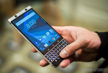 BlackBerry presenta su nuevo telefóno fabricado por el chino TCL