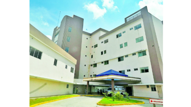 Pacientes esperan apertura de hospital