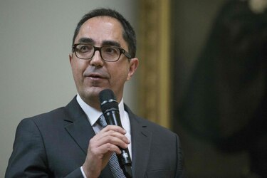 Acusan a expresidente del Louvre de tráfico de arte egipcio