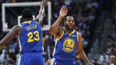 Warriors fijan marca de puntos; lideran su conferencia