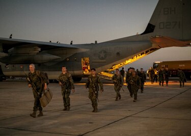 Estados Unidos despliega marines en Guantánamo para llevar a cabo el plan de Trump de encerrar a migrantes irregulares