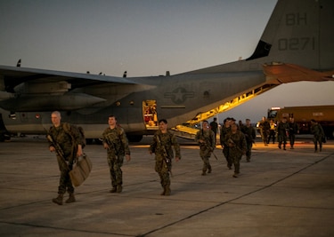 Estados Unidos despliega marines en Guantánamo para llevar a cabo el plan de Trump de encerrar a migrantes irregulares