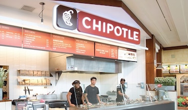 Starbucks estudia comprar la cadena de comida Chipotle, según el Financial Times