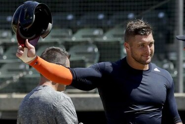 Tim Tebow firma contrato de ligas menores con los Mets