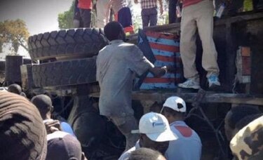 Autobús arrolla a una multitud en Haití, deja al menos 34 muertos