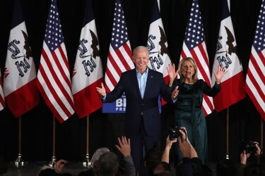 Confusión en EU por retraso en resultados de primarias demócratas en Iowa