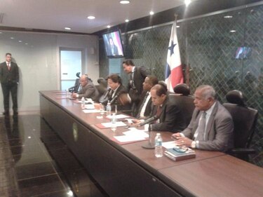 Comisión de Credenciales archiva denuncia contra Martinelli y Varela
