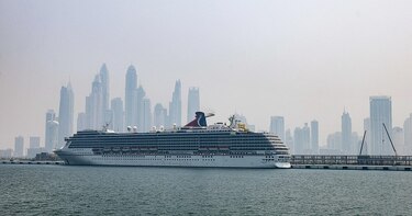 Pasajeros de Carnival gastan más en alcohol a bordo en pandemia