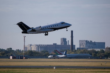 Avión ambulancia que transporta al líder opositor ruso Navalny,  rumbo a Alemania