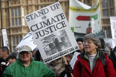 Ascienden emisiones globales de carbono a 10 mil millones de toneladas