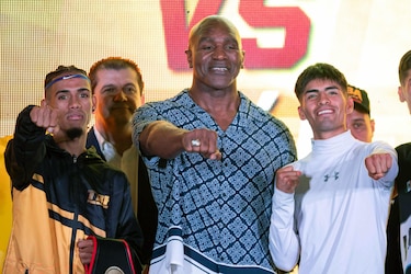Evander Holyfield y otras leyendas del boxeo visitan Caracas para una noche de exhibición
