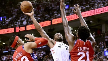 Leonard encesta al final; Raptors eliminan a 76ers