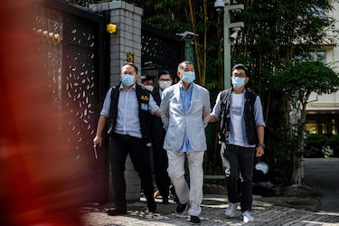 Detienen a magnate de la prensa pro democracia Jimmy Lai y a una conocida activista en Hong Kong