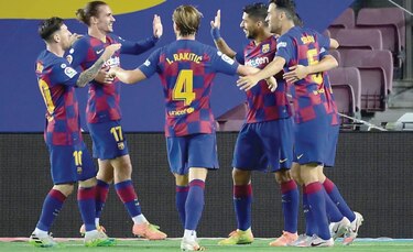 Barcelona gana y sigue con esperanzas al título de liga