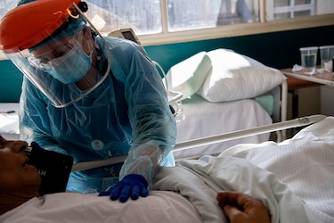 Médicos del sector privado podrán ser contratados en los hospitales públicos