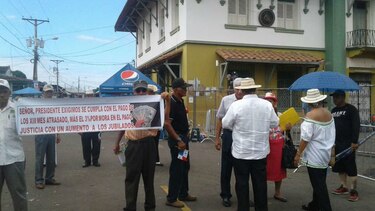 Jubilados vuelven a exigir a Varela que sancione proyecto sobre décimos