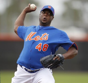 El cerrador Frank Francisco pone en aprietos a los Mets